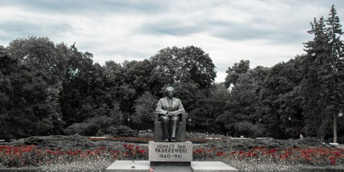 Pomnik upamietniajacy wydarzenia historyczne